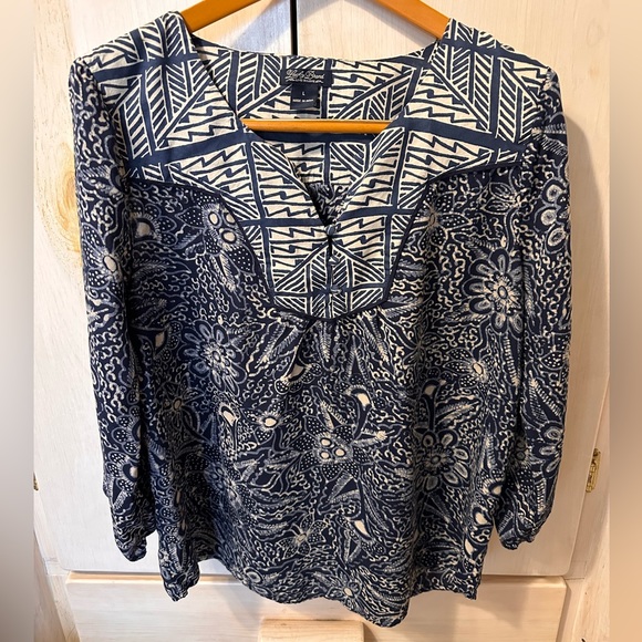 Lucky Brand Batik Print Top Blue and Cream floral print Size Large 3 buttons - Picture 2 of 7